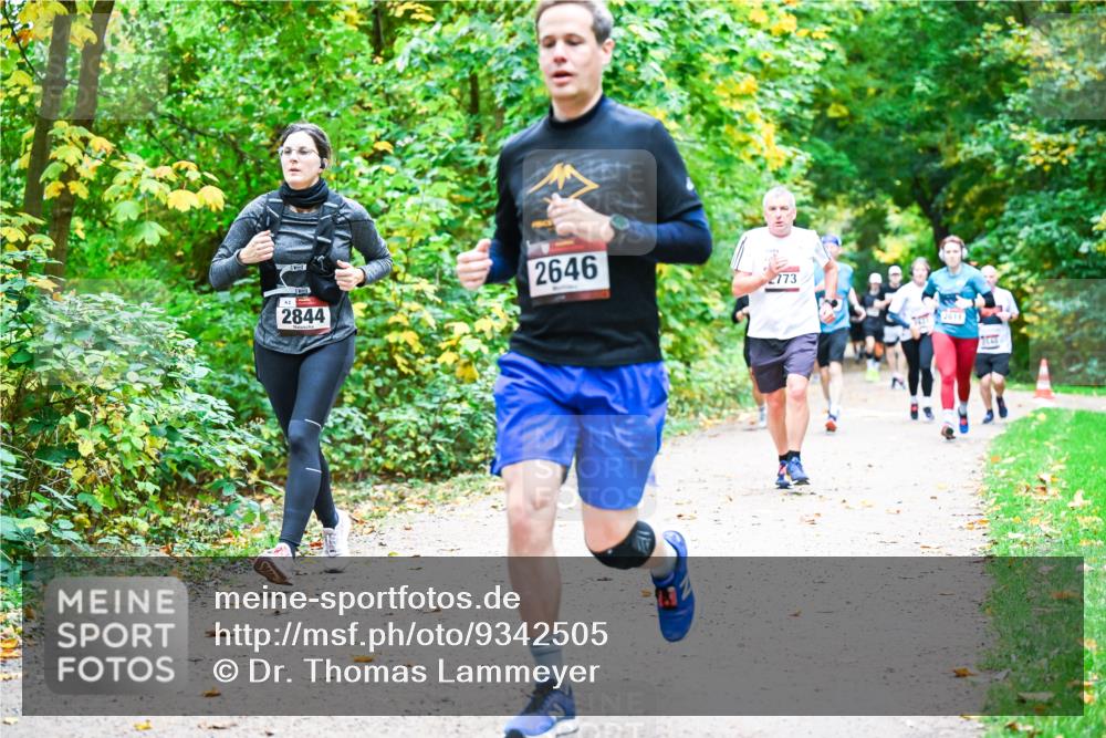 12.10.2025 - Bramfelder Halbmarathon 2025 Dr. Thomas Lammeyer http://msf.ph/oto/9342505 12.10.2025 09:55:11 Laufen 2844, 2646, 2773 meine-sportfotos.de