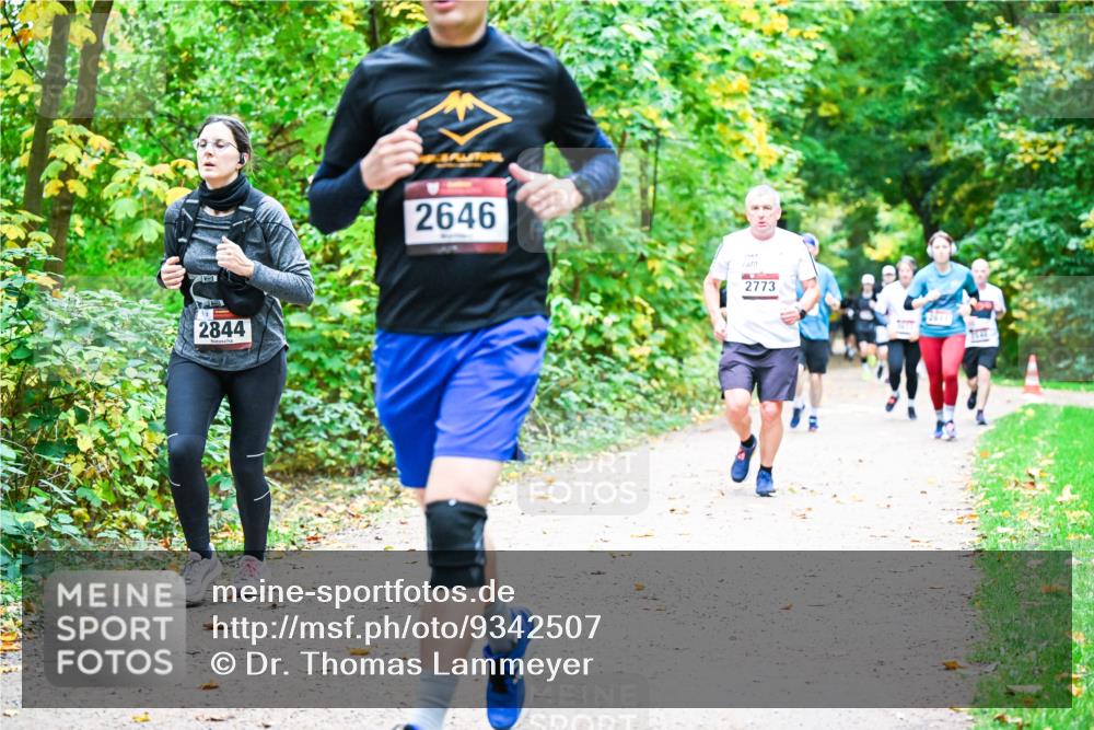 12.10.2025 - Bramfelder Halbmarathon 2025 Dr. Thomas Lammeyer http://msf.ph/oto/9342507 12.10.2025 09:55:12 Laufen 2844, 2646, 2773 meine-sportfotos.de