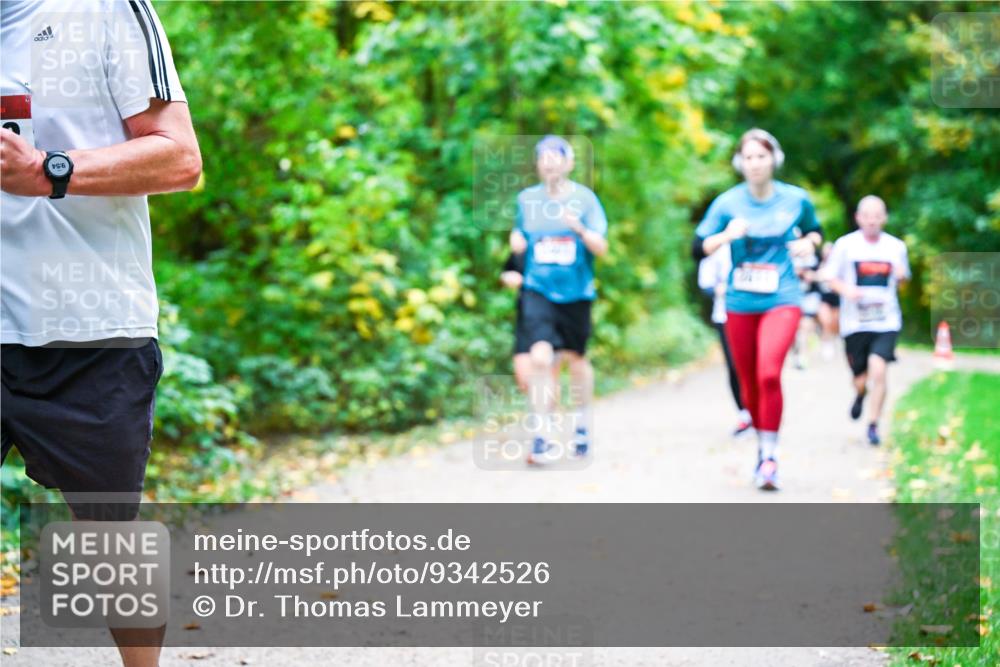12.10.2025 - Bramfelder Halbmarathon 2025 Dr. Thomas Lammeyer http://msf.ph/oto/9342526 12.10.2025 09:55:15 Laufen 5900 meine-sportfotos.de