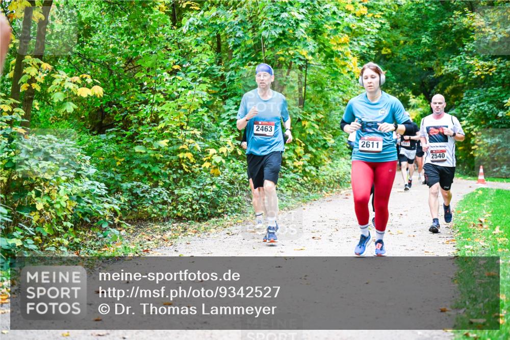 12.10.2025 - Bramfelder Halbmarathon 2025 Dr. Thomas Lammeyer http://msf.ph/oto/9342527 12.10.2025 09:55:15 Laufen 2463, 2611, 2941, 2540 meine-sportfotos.de