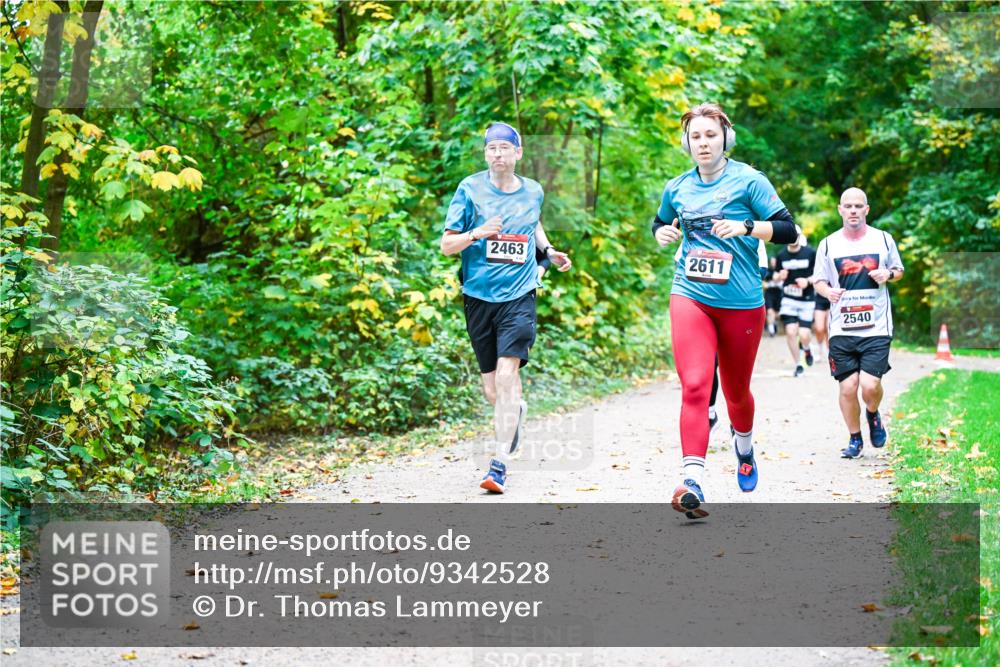 12.10.2025 - Bramfelder Halbmarathon 2025 Dr. Thomas Lammeyer http://msf.ph/oto/9342528 12.10.2025 09:55:15 Laufen 2463, 2611, 2540 meine-sportfotos.de