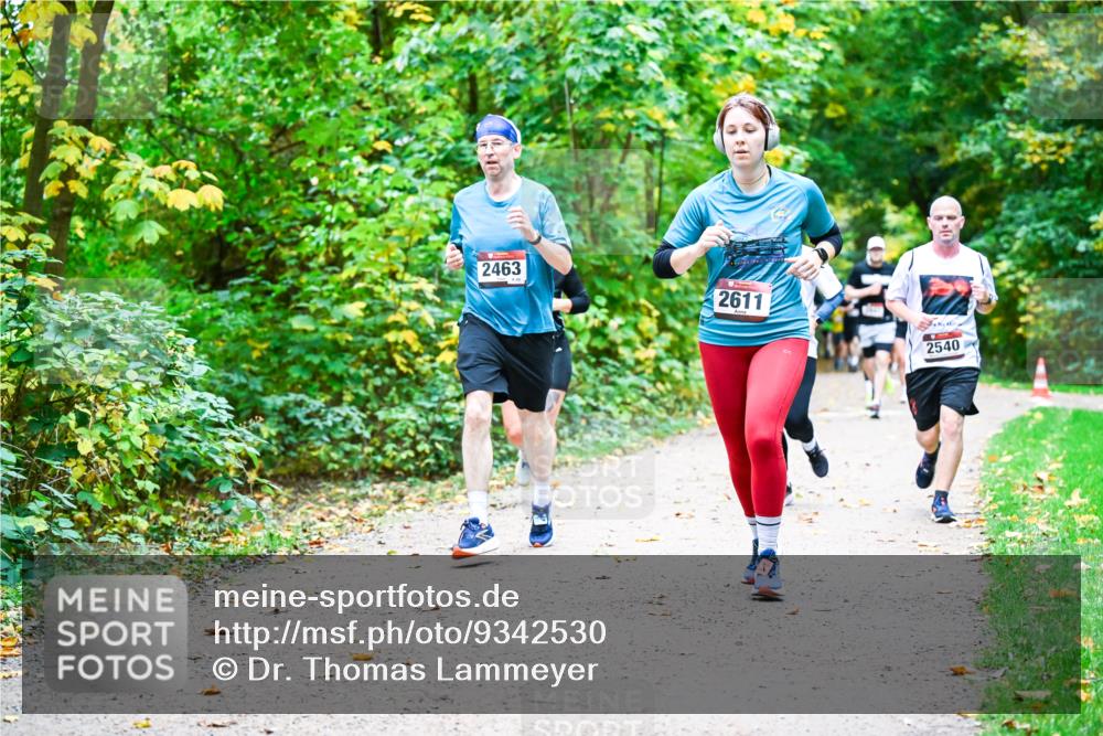 12.10.2025 - Bramfelder Halbmarathon 2025 Dr. Thomas Lammeyer http://msf.ph/oto/9342530 12.10.2025 09:55:15 Laufen 2463, 43, 2611, 2540 meine-sportfotos.de