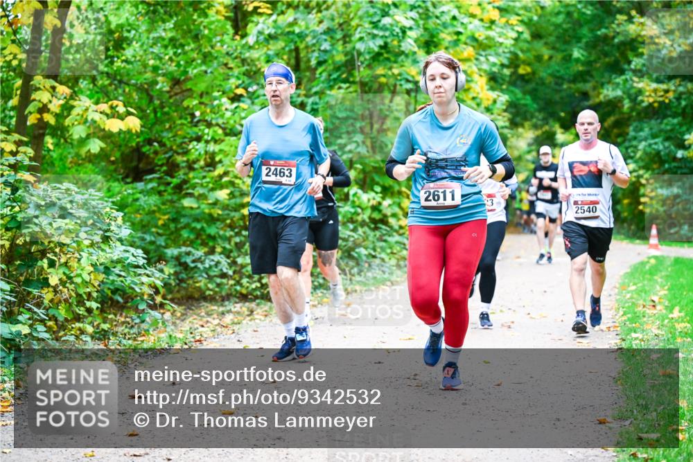 12.10.2025 - Bramfelder Halbmarathon 2025 Dr. Thomas Lammeyer http://msf.ph/oto/9342532 12.10.2025 09:55:16 Laufen 2463, 2611, 2540 meine-sportfotos.de