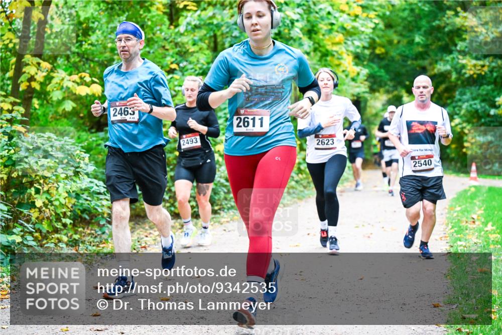 12.10.2025 - Bramfelder Halbmarathon 2025 Dr. Thomas Lammeyer http://msf.ph/oto/9342535 12.10.2025 09:55:16 Laufen 2463, 2493, 2611, 2623, 2540 meine-sportfotos.de