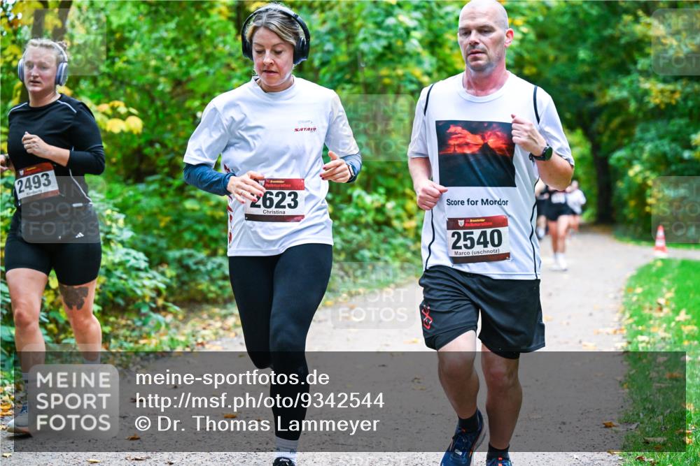 12.10.2025 - Bramfelder Halbmarathon 2025 Dr. Thomas Lammeyer http://msf.ph/oto/9342544 12.10.2025 09:55:18 Laufen 2493, 2623, 2540 meine-sportfotos.de