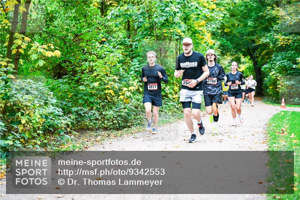 12.10.2025 - Bramfelder Halbmarathon 2025 Dr. Thomas Lammeyer http://msf.ph/oto/9342553 12.10.2025 09:55:20 Laufen 2817, 294, 2766, 2923 meine-sportfotos.de