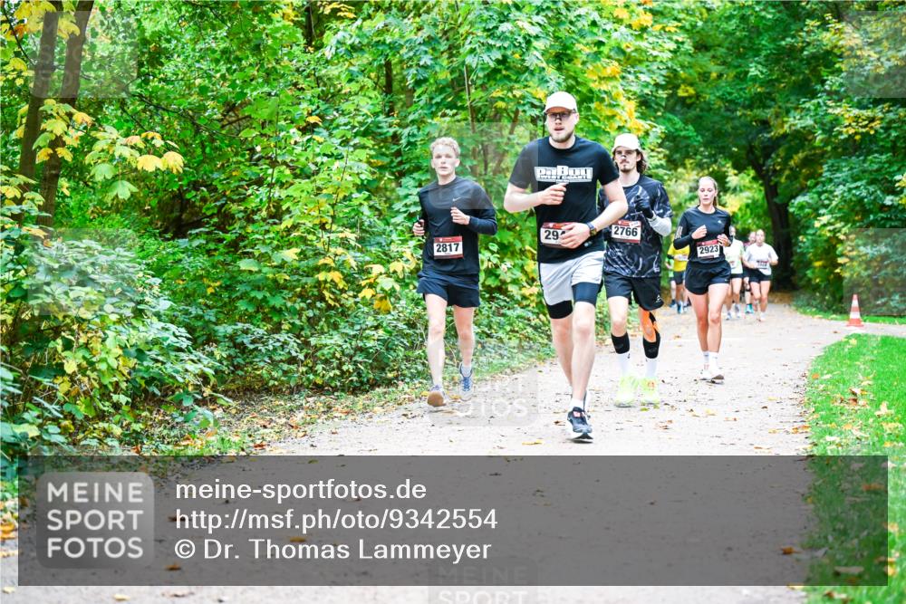 12.10.2025 - Bramfelder Halbmarathon 2025 Dr. Thomas Lammeyer http://msf.ph/oto/9342554 12.10.2025 09:55:20 Laufen 29, 2817, 2766, 2923 meine-sportfotos.de