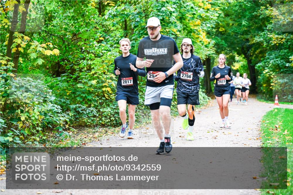 12.10.2025 - Bramfelder Halbmarathon 2025 Dr. Thomas Lammeyer http://msf.ph/oto/9342559 12.10.2025 09:55:20 Laufen 2817, 29, 2766, 2923 meine-sportfotos.de