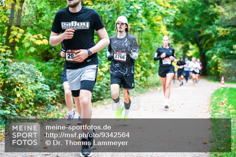 12.10.2025 - Bramfelder Halbmarathon 2025 Dr. Thomas Lammeyer http://msf.ph/oto/9342564 12.10.2025 09:55:21 Laufen 1989, 29, 2766 meine-sportfotos.de