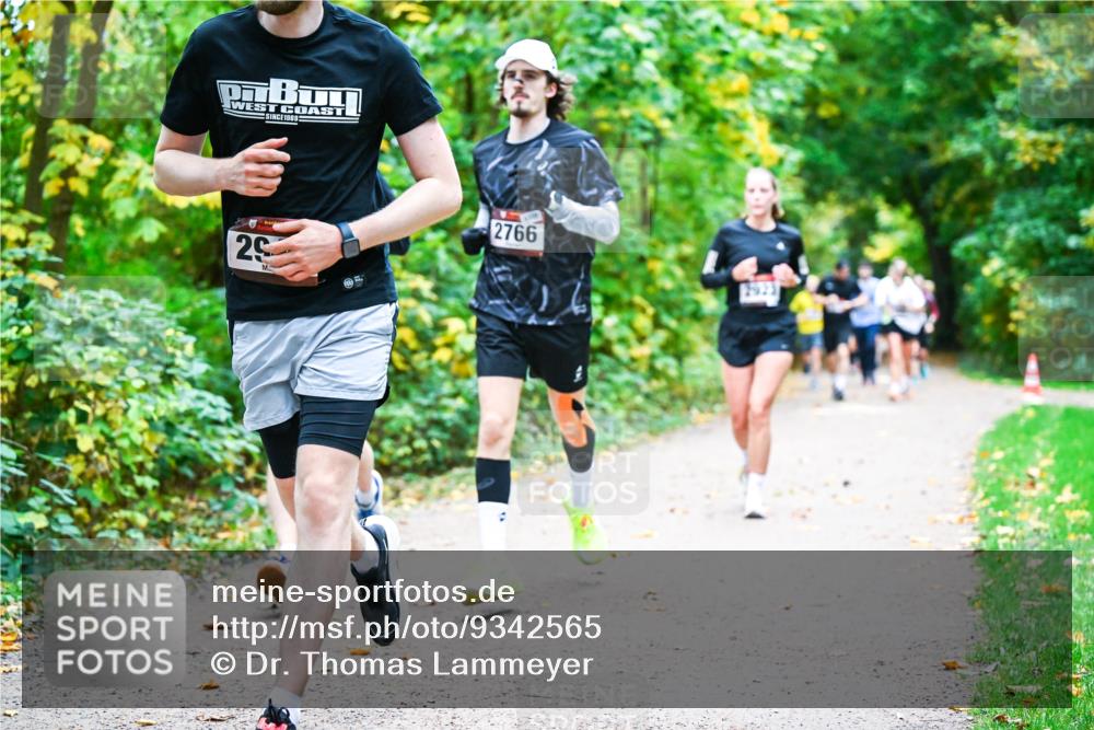 12.10.2025 - Bramfelder Halbmarathon 2025 Dr. Thomas Lammeyer http://msf.ph/oto/9342565 12.10.2025 09:55:21 Laufen 1989, 29, 2766 meine-sportfotos.de