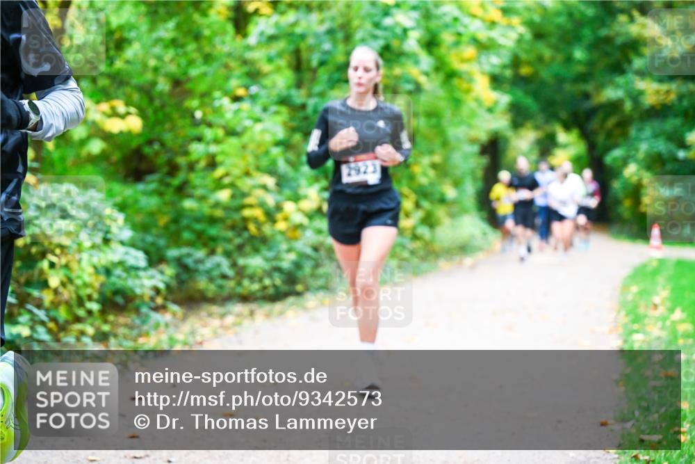 12.10.2025 - Bramfelder Halbmarathon 2025 Dr. Thomas Lammeyer http://msf.ph/oto/9342573 12.10.2025 09:55:23 Laufen 2923 meine-sportfotos.de