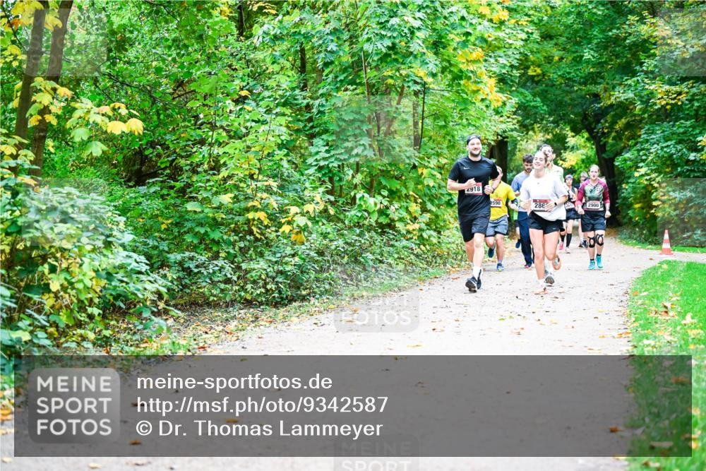 12.10.2025 - Bramfelder Halbmarathon 2025 Dr. Thomas Lammeyer http://msf.ph/oto/9342587 12.10.2025 09:55:25 Laufen 2918, 2590, 286, 2900 meine-sportfotos.de