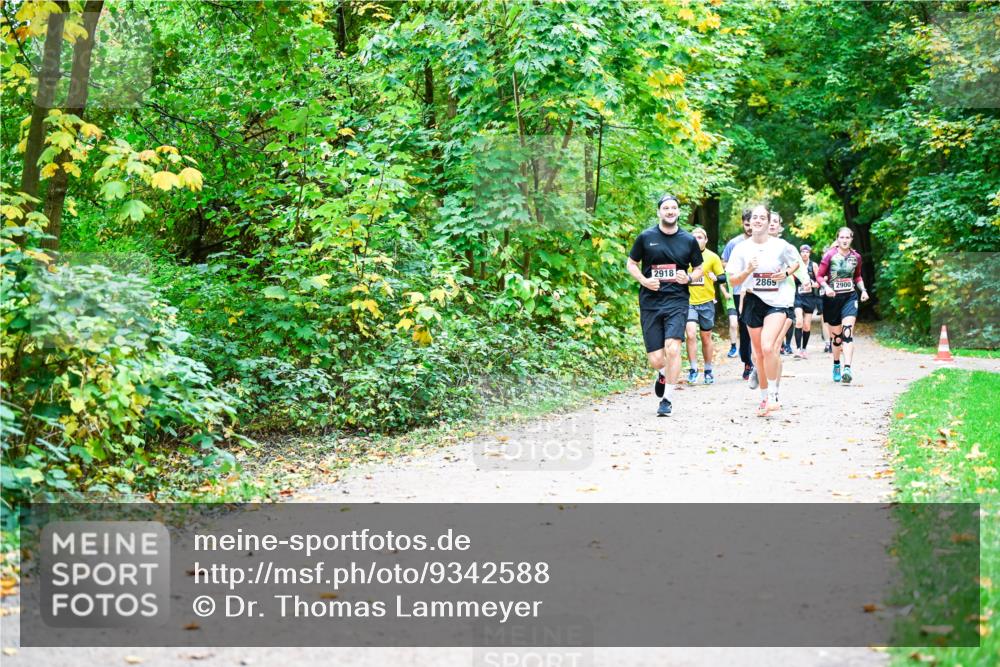 12.10.2025 - Bramfelder Halbmarathon 2025 Dr. Thomas Lammeyer http://msf.ph/oto/9342588 12.10.2025 09:55:25 Laufen 2918, 2869, 2900 meine-sportfotos.de