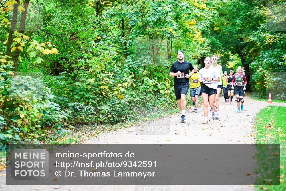 12.10.2025 - Bramfelder Halbmarathon 2025 Dr. Thomas Lammeyer http://msf.ph/oto/9342591 12.10.2025 09:55:26 Laufen 2918, 2590, 2809, 26, 2900, 00 meine-sportfotos.de
