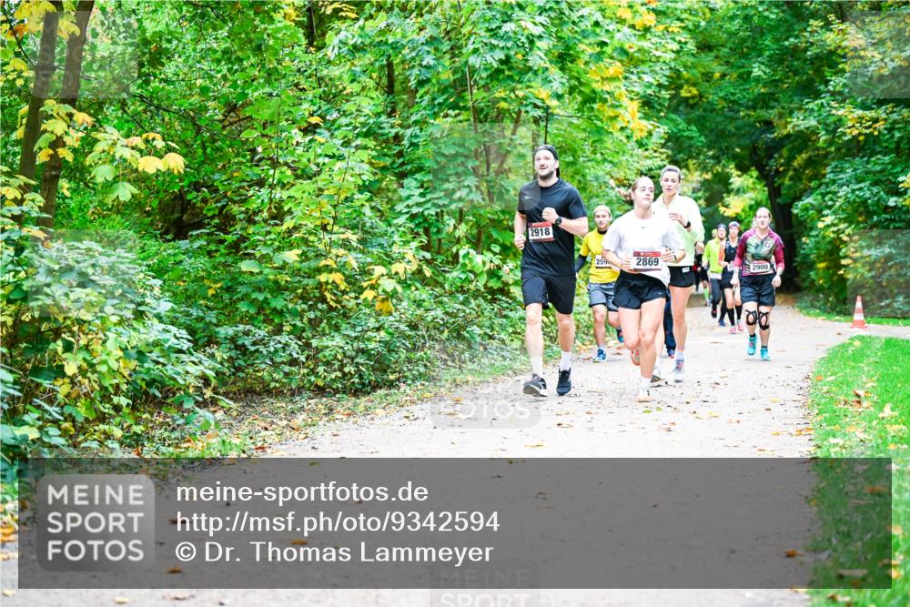 12.10.2025 - Bramfelder Halbmarathon 2025 Dr. Thomas Lammeyer http://msf.ph/oto/9342594 12.10.2025 09:55:26 Laufen 2918, 259, 2869, 2900 meine-sportfotos.de