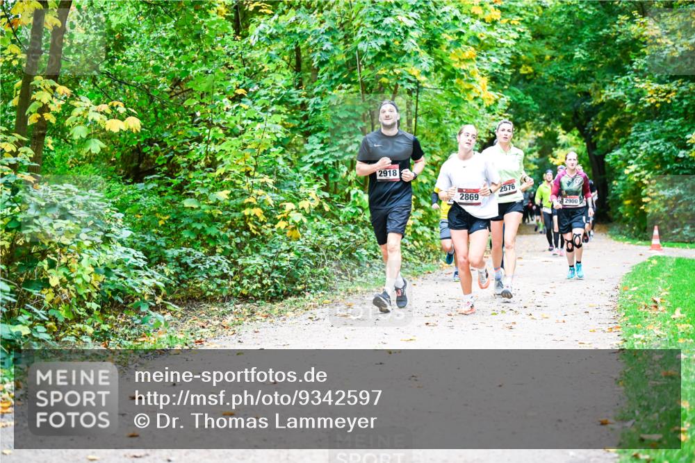 12.10.2025 - Bramfelder Halbmarathon 2025 Dr. Thomas Lammeyer http://msf.ph/oto/9342597 12.10.2025 09:55:27 Laufen 2918, 2869, 2576, 2900 meine-sportfotos.de