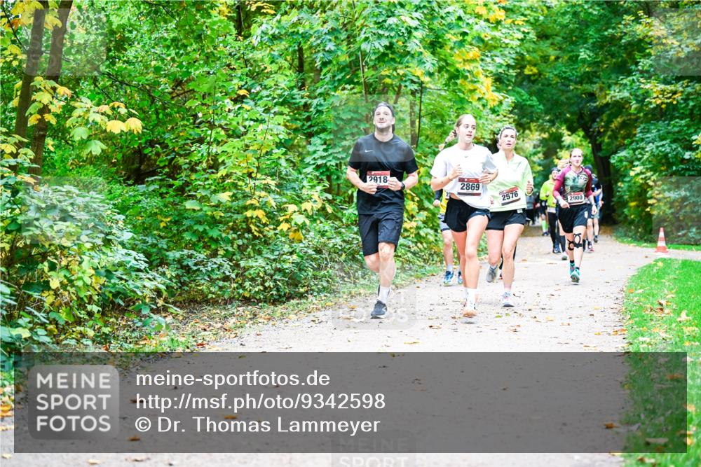 12.10.2025 - Bramfelder Halbmarathon 2025 Dr. Thomas Lammeyer http://msf.ph/oto/9342598 12.10.2025 09:55:27 Laufen 2918, 2869, 2576, 2900 meine-sportfotos.de