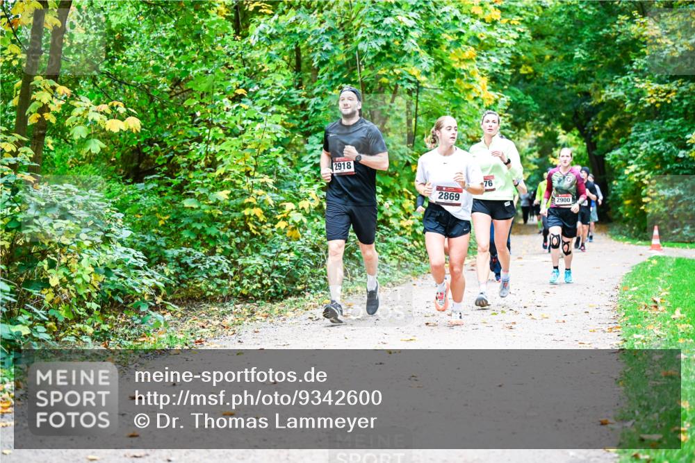 12.10.2025 - Bramfelder Halbmarathon 2025 Dr. Thomas Lammeyer http://msf.ph/oto/9342600 12.10.2025 09:55:27 Laufen 2918, 2869, 72, 76, 2900 meine-sportfotos.de