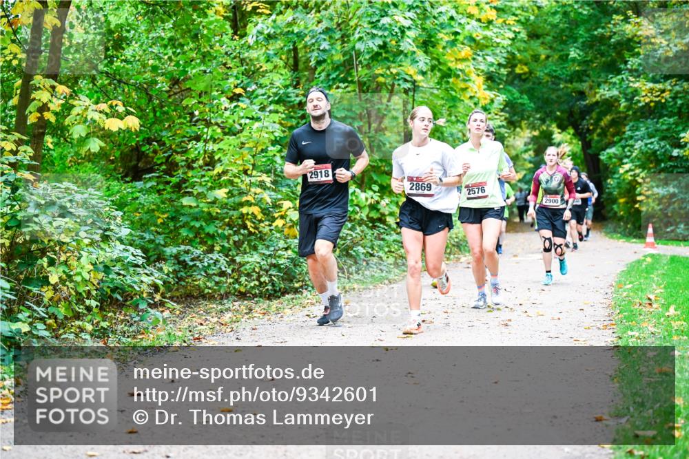 12.10.2025 - Bramfelder Halbmarathon 2025 Dr. Thomas Lammeyer http://msf.ph/oto/9342601 12.10.2025 09:55:27 Laufen 2918, 2869, 2576, 2900 meine-sportfotos.de