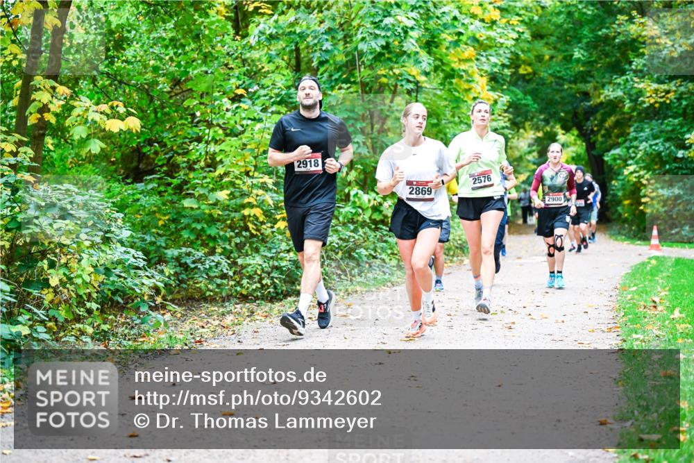 12.10.2025 - Bramfelder Halbmarathon 2025 Dr. Thomas Lammeyer http://msf.ph/oto/9342602 12.10.2025 09:55:27 Laufen 2918, 2869, 2576, 2900 meine-sportfotos.de