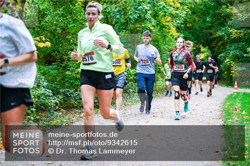 12.10.2025 - Bramfelder Halbmarathon 2025 Dr. Thomas Lammeyer http://msf.ph/oto/9342615 12.10.2025 09:55:29 Laufen 2576, 2590, 2926, 2900, 2680 meine-sportfotos.de