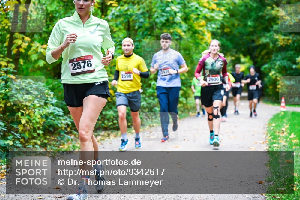12.10.2025 - Bramfelder Halbmarathon 2025 Dr. Thomas Lammeyer http://msf.ph/oto/9342617 12.10.2025 09:55:30 Laufen 2576, 2590, 2900 meine-sportfotos.de