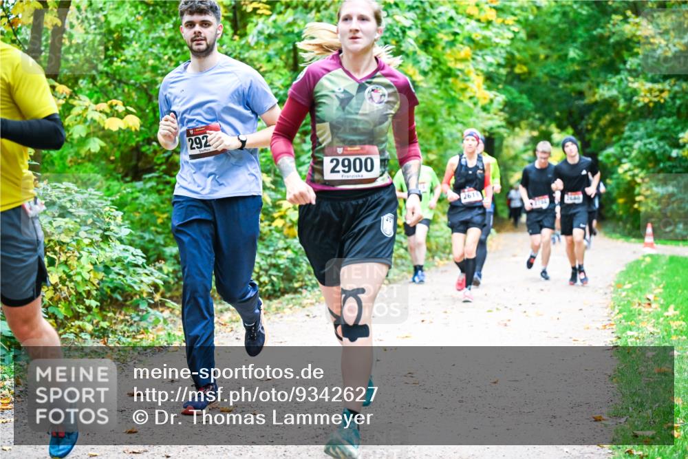 12.10.2025 - Bramfelder Halbmarathon 2025 Dr. Thomas Lammeyer http://msf.ph/oto/9342627 12.10.2025 09:55:31 Laufen 10, 292, 2900, 2619, 20 meine-sportfotos.de
