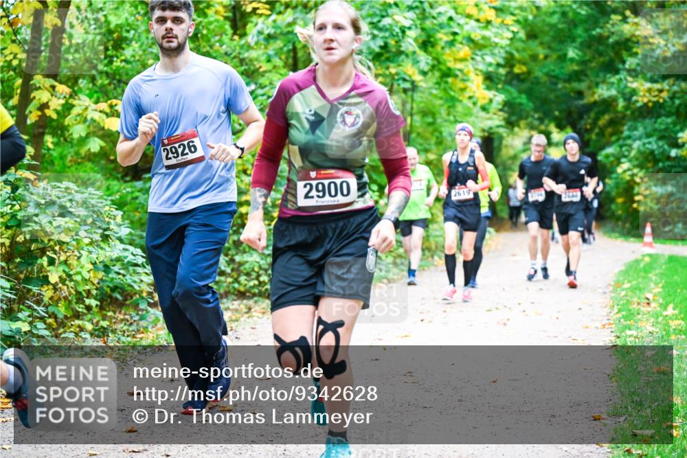 12.10.2025 - Bramfelder Halbmarathon 2025 Dr. Thomas Lammeyer http://msf.ph/oto/9342628 12.10.2025 09:55:31 Laufen 2926, 2900, 2619 meine-sportfotos.de