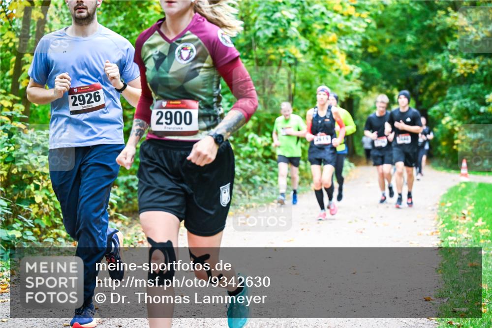 12.10.2025 - Bramfelder Halbmarathon 2025 Dr. Thomas Lammeyer http://msf.ph/oto/9342630 12.10.2025 09:55:32 Laufen 2926, 2900, 2615 meine-sportfotos.de