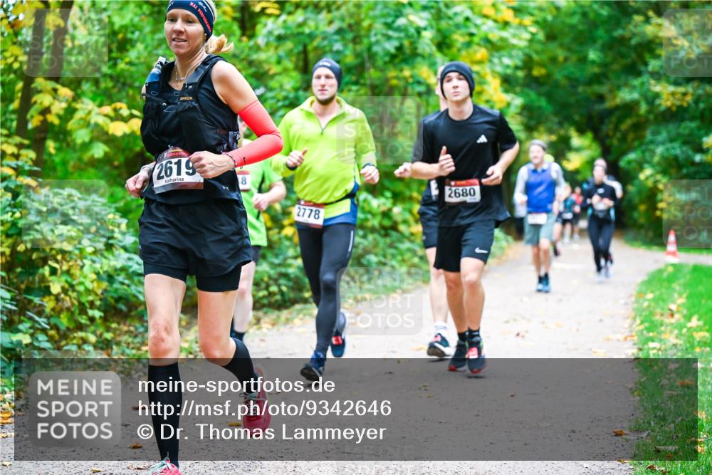 12.10.2025 - Bramfelder Halbmarathon 2025 Dr. Thomas Lammeyer http://msf.ph/oto/9342646 12.10.2025 09:55:34 Laufen 2619, 8, 2778, 2680 meine-sportfotos.de