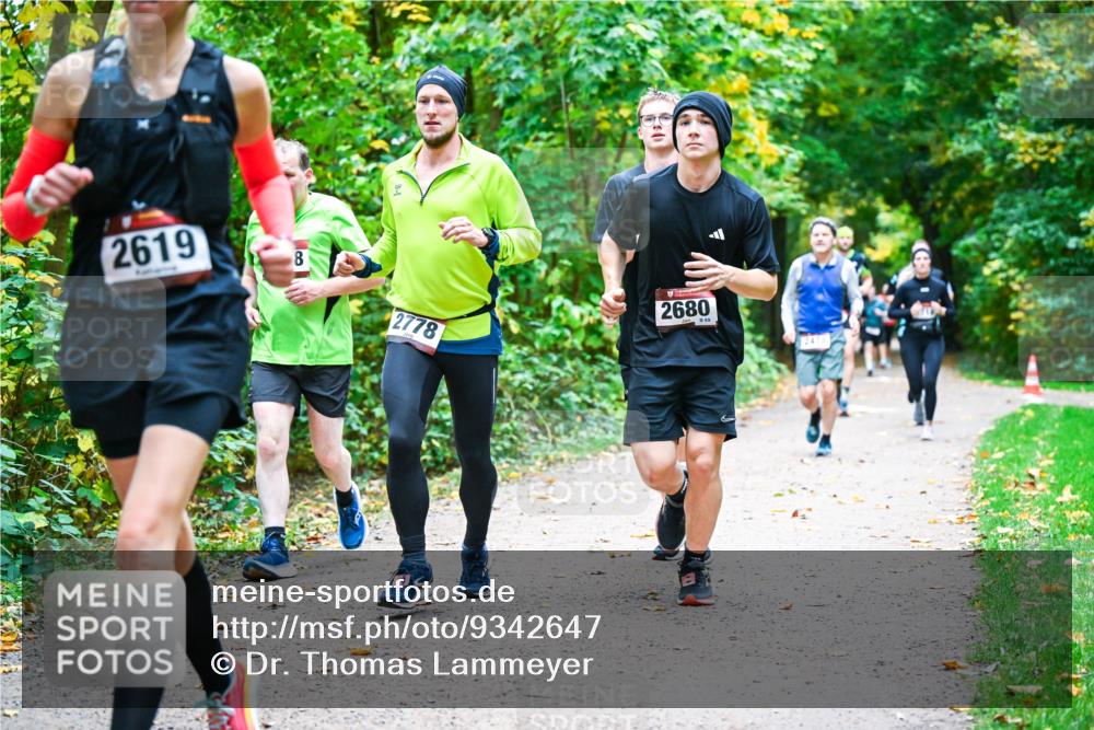 12.10.2025 - Bramfelder Halbmarathon 2025 Dr. Thomas Lammeyer http://msf.ph/oto/9342647 12.10.2025 09:55:34 Laufen 2619, 2778, 2680, 247 meine-sportfotos.de