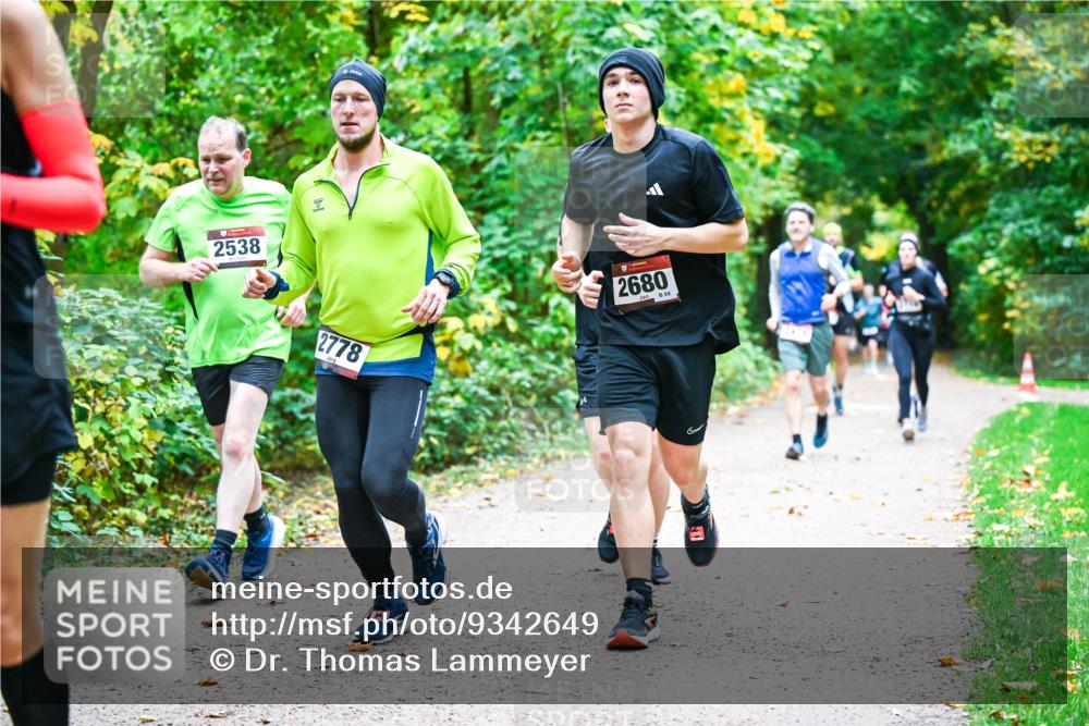 12.10.2025 - Bramfelder Halbmarathon 2025 Dr. Thomas Lammeyer http://msf.ph/oto/9342649 12.10.2025 09:55:35 Laufen 2538, 2778, 2680, 69 meine-sportfotos.de