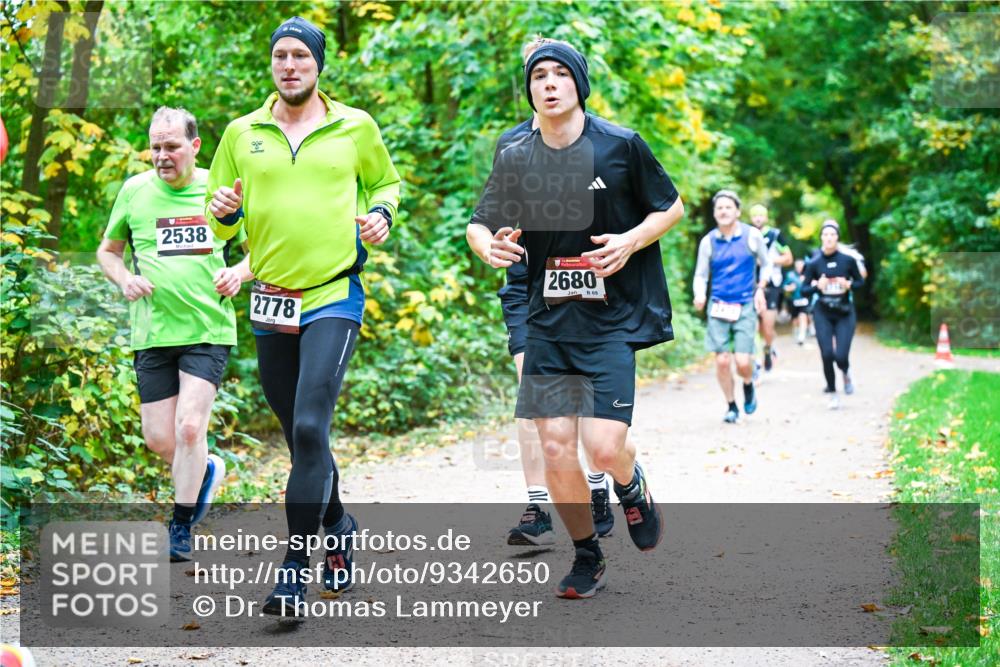 12.10.2025 - Bramfelder Halbmarathon 2025 Dr. Thomas Lammeyer http://msf.ph/oto/9342650 12.10.2025 09:55:35 Laufen 2538, 2778, 2680, 69 meine-sportfotos.de