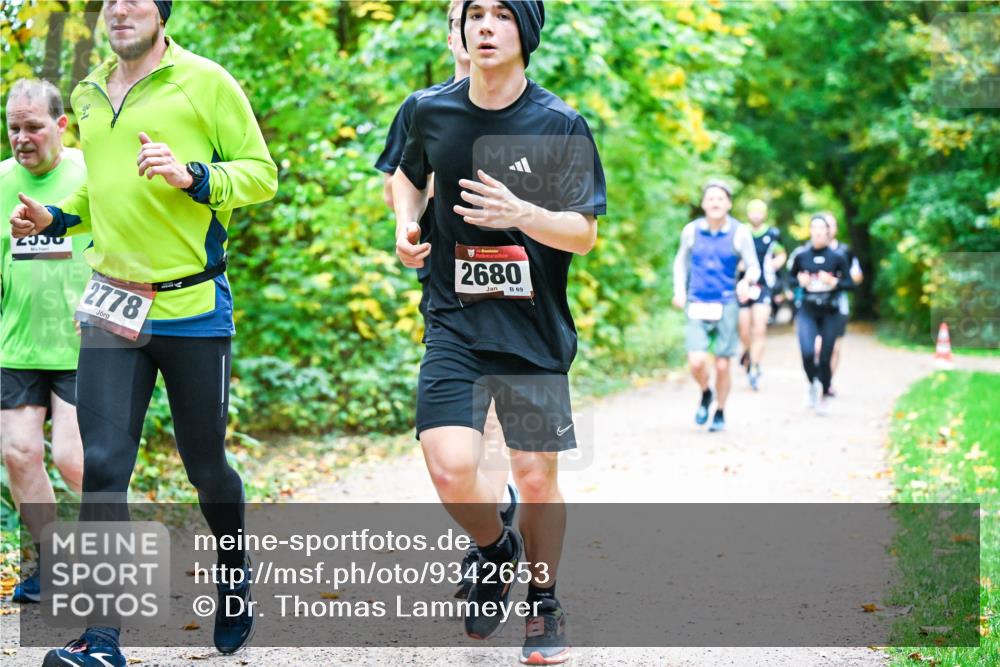 12.10.2025 - Bramfelder Halbmarathon 2025 Dr. Thomas Lammeyer http://msf.ph/oto/9342653 12.10.2025 09:55:35 Laufen 2930, 2778, 2680, 69 meine-sportfotos.de