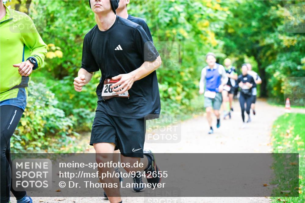 12.10.2025 - Bramfelder Halbmarathon 2025 Dr. Thomas Lammeyer http://msf.ph/oto/9342655 12.10.2025 09:55:36 Laufen 26, 69 meine-sportfotos.de