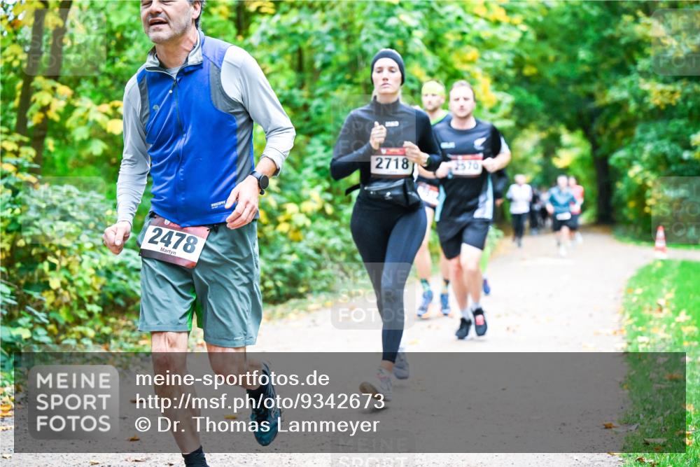 12.10.2025 - Bramfelder Halbmarathon 2025 Dr. Thomas Lammeyer http://msf.ph/oto/9342673 12.10.2025 09:55:39 Laufen 2478, 2718, 2570 meine-sportfotos.de