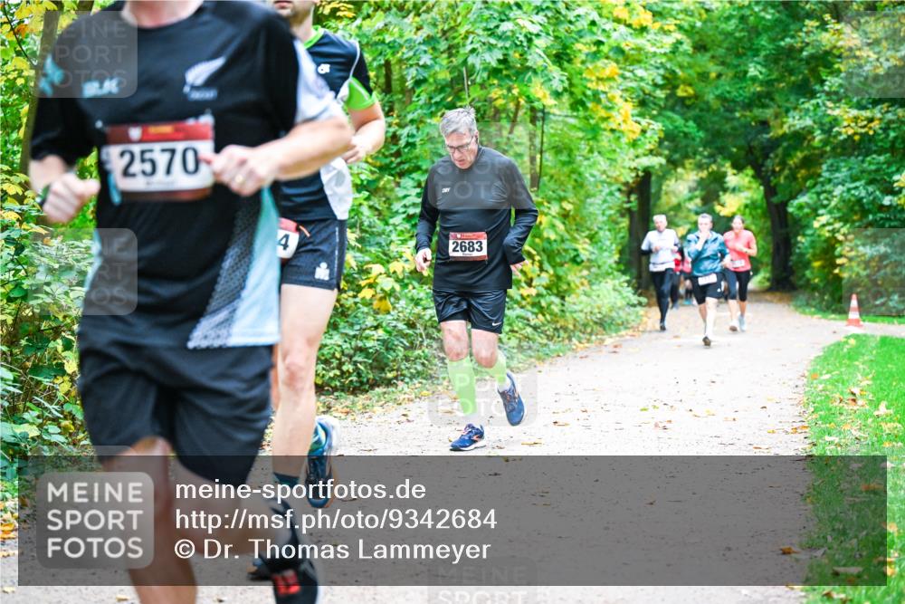 12.10.2025 - Bramfelder Halbmarathon 2025 Dr. Thomas Lammeyer http://msf.ph/oto/9342684 12.10.2025 09:55:41 Laufen 2570, 4, 2683 meine-sportfotos.de