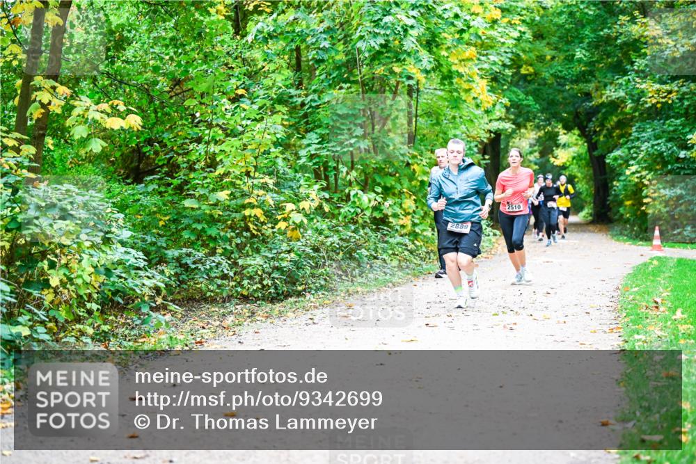 12.10.2025 - Bramfelder Halbmarathon 2025 Dr. Thomas Lammeyer http://msf.ph/oto/9342699 12.10.2025 09:55:44 Laufen 2889, 2510 meine-sportfotos.de