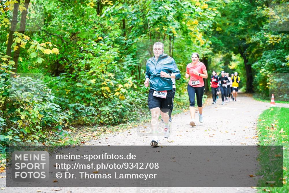 12.10.2025 - Bramfelder Halbmarathon 2025 Dr. Thomas Lammeyer http://msf.ph/oto/9342708 12.10.2025 09:55:45 Laufen 2889, 2510 meine-sportfotos.de