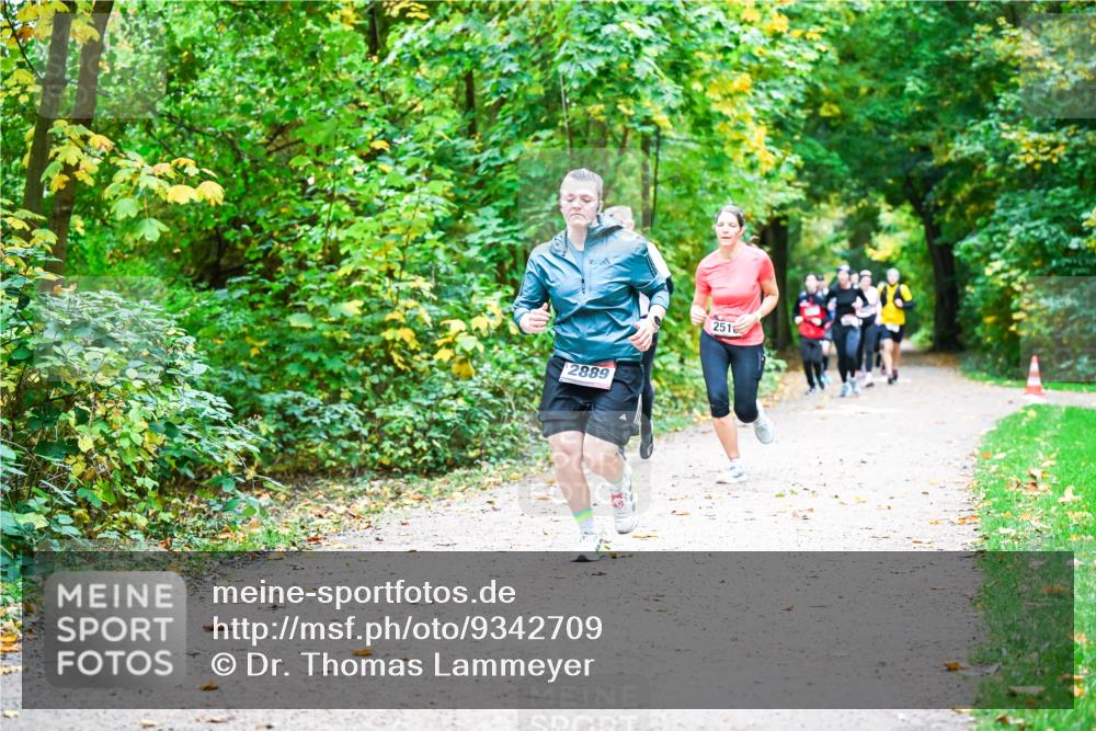 12.10.2025 - Bramfelder Halbmarathon 2025 Dr. Thomas Lammeyer http://msf.ph/oto/9342709 12.10.2025 09:55:45 Laufen 2889, 251 meine-sportfotos.de