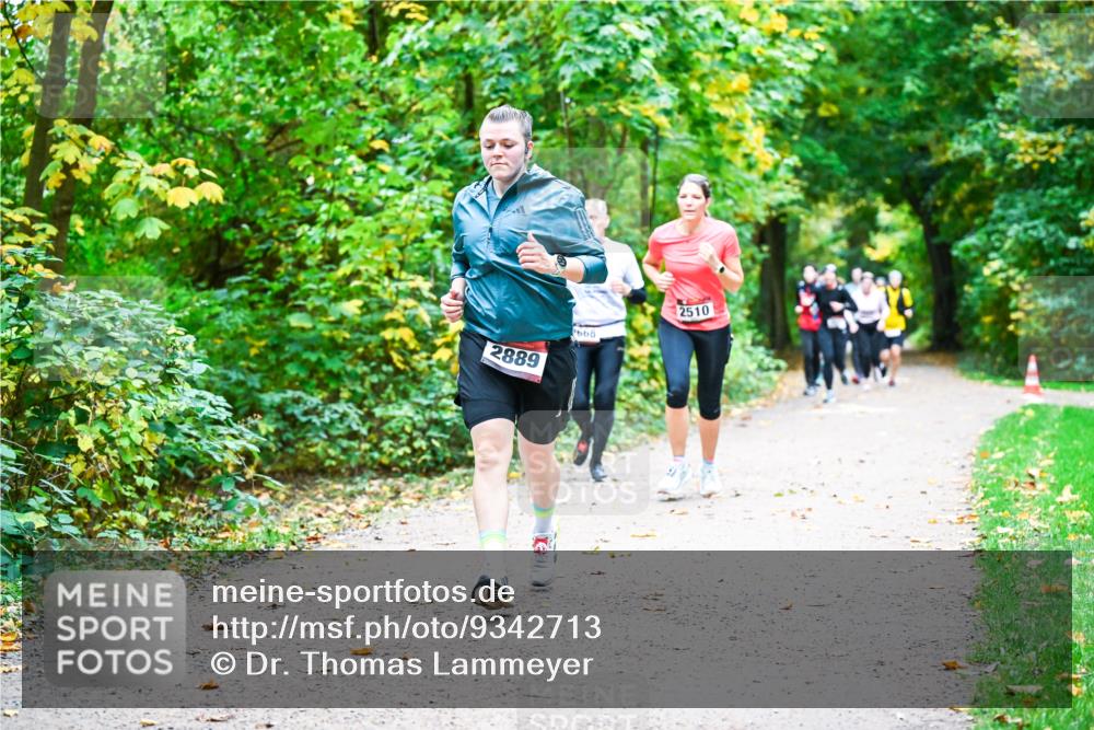 12.10.2025 - Bramfelder Halbmarathon 2025 Dr. Thomas Lammeyer http://msf.ph/oto/9342713 12.10.2025 09:55:46 Laufen 2889, 2668, 2510 meine-sportfotos.de