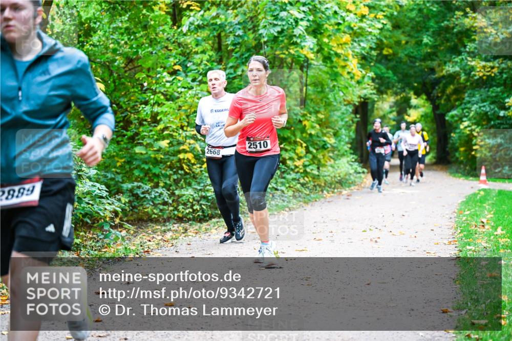 12.10.2025 - Bramfelder Halbmarathon 2025 Dr. Thomas Lammeyer http://msf.ph/oto/9342721 12.10.2025 09:55:47 Laufen 2889, 2668, 2510 meine-sportfotos.de