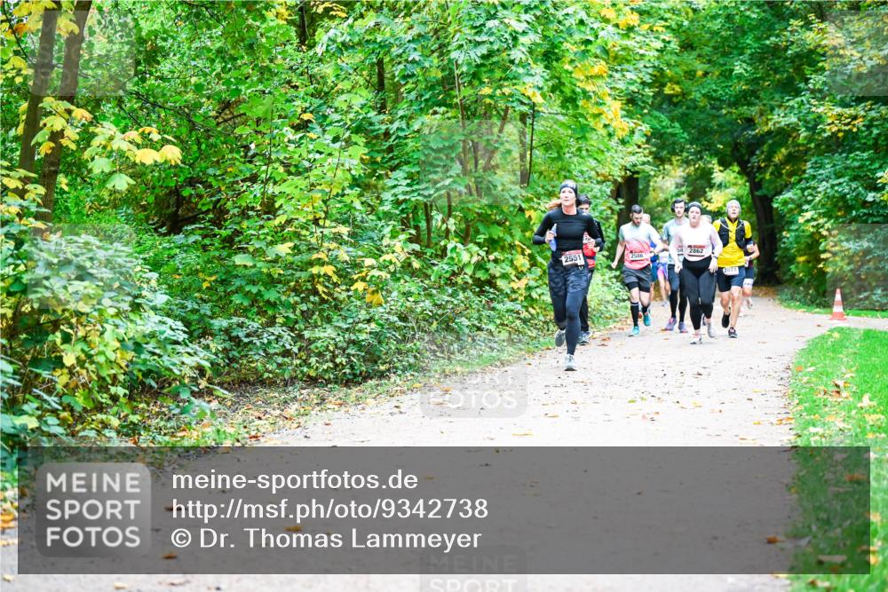 12.10.2025 - Bramfelder Halbmarathon 2025 Dr. Thomas Lammeyer http://msf.ph/oto/9342738 12.10.2025 09:55:50 Laufen 2551, 2586, 2862, 2874 meine-sportfotos.de