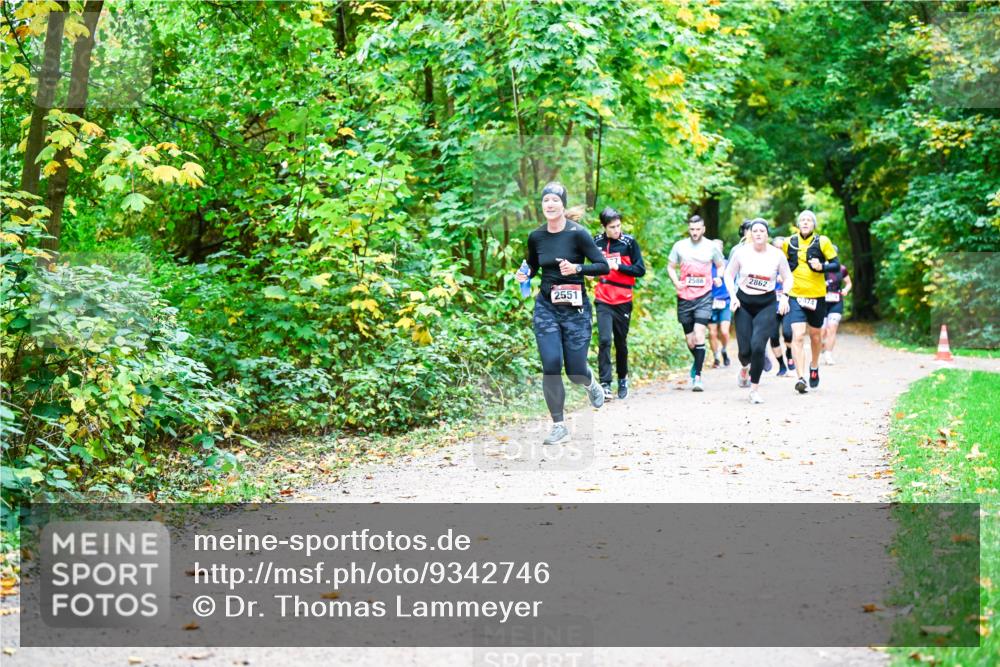 12.10.2025 - Bramfelder Halbmarathon 2025 Dr. Thomas Lammeyer http://msf.ph/oto/9342746 12.10.2025 09:55:51 Laufen 2551, 2586, 2862, 874 meine-sportfotos.de