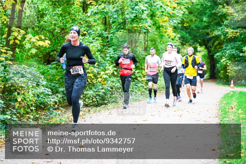 12.10.2025 - Bramfelder Halbmarathon 2025 Dr. Thomas Lammeyer http://msf.ph/oto/9342757 12.10.2025 09:55:53 Laufen 2551, 2537, 2586, 2862, 074 meine-sportfotos.de
