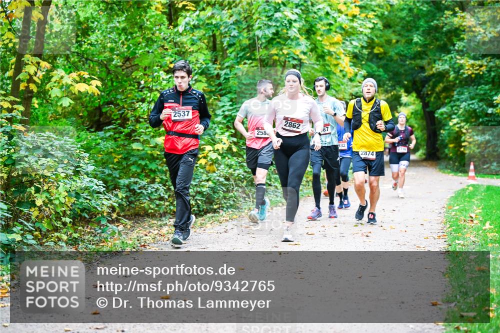 12.10.2025 - Bramfelder Halbmarathon 2025 Dr. Thomas Lammeyer http://msf.ph/oto/9342765 12.10.2025 09:55:54 Laufen 2537, 258, 2862, 87, 932, 2716, 2874 meine-sportfotos.de