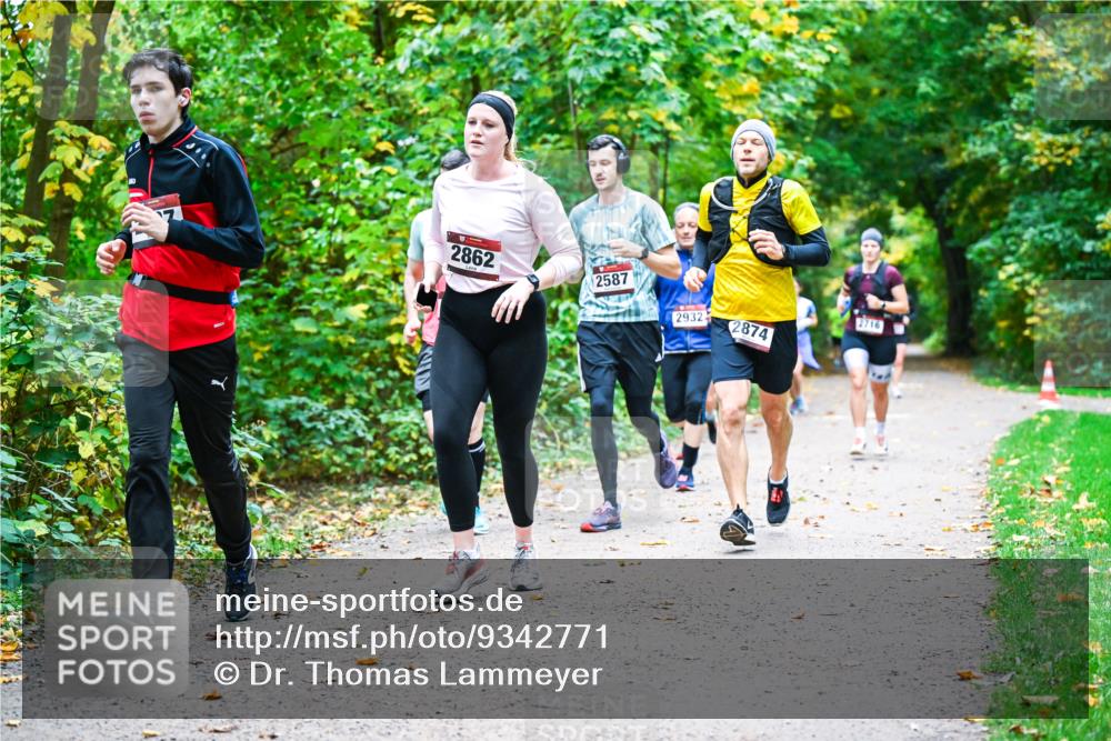 12.10.2025 - Bramfelder Halbmarathon 2025 Dr. Thomas Lammeyer http://msf.ph/oto/9342771 12.10.2025 09:55:55 Laufen 2862, 2587, 2932, 2874, 2716 meine-sportfotos.de