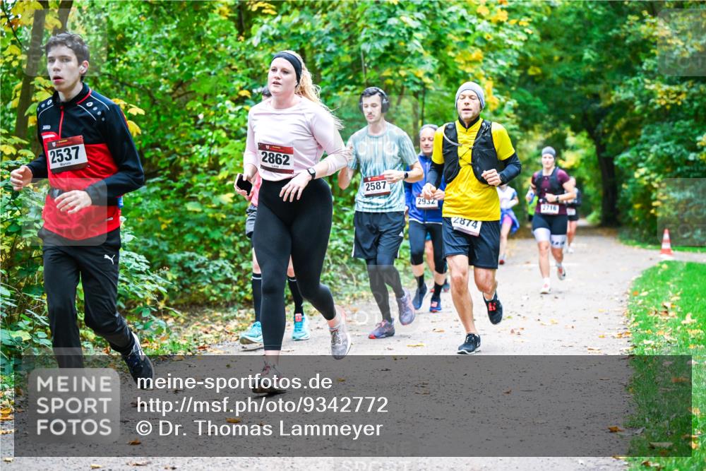 12.10.2025 - Bramfelder Halbmarathon 2025 Dr. Thomas Lammeyer http://msf.ph/oto/9342772 12.10.2025 09:55:55 Laufen 2537, 2862, 2587, 2932, 2716, 2874 meine-sportfotos.de