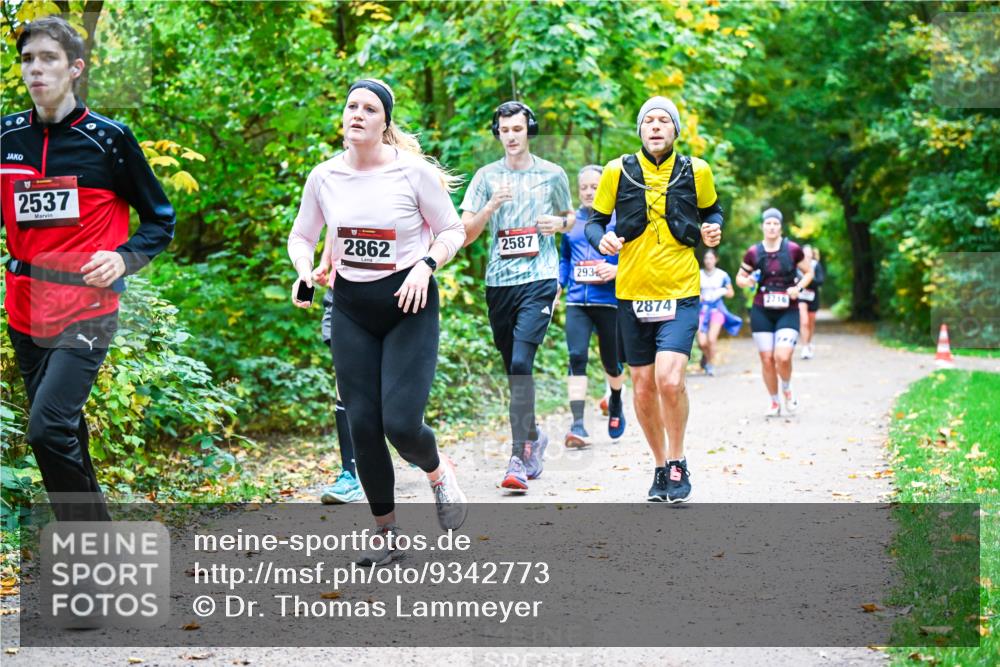 12.10.2025 - Bramfelder Halbmarathon 2025 Dr. Thomas Lammeyer http://msf.ph/oto/9342773 12.10.2025 09:55:55 Laufen 2537, 2862, 2587, 293, 2716, 2874 meine-sportfotos.de