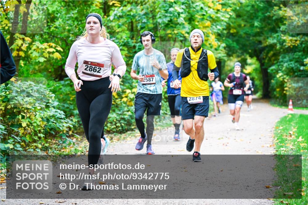 12.10.2025 - Bramfelder Halbmarathon 2025 Dr. Thomas Lammeyer http://msf.ph/oto/9342775 12.10.2025 09:55:55 Laufen 2862, 2587, 2874 meine-sportfotos.de